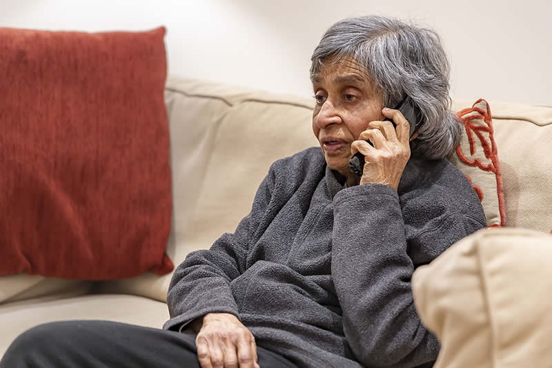 Tips to help elders living on their own during the pandemic
